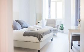 White Fanti Apartment
